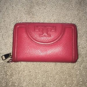 Tory Burch serif T zip wallet